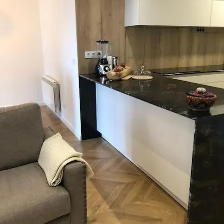 Piso Moderno Y Acogedor En Zona Centrica